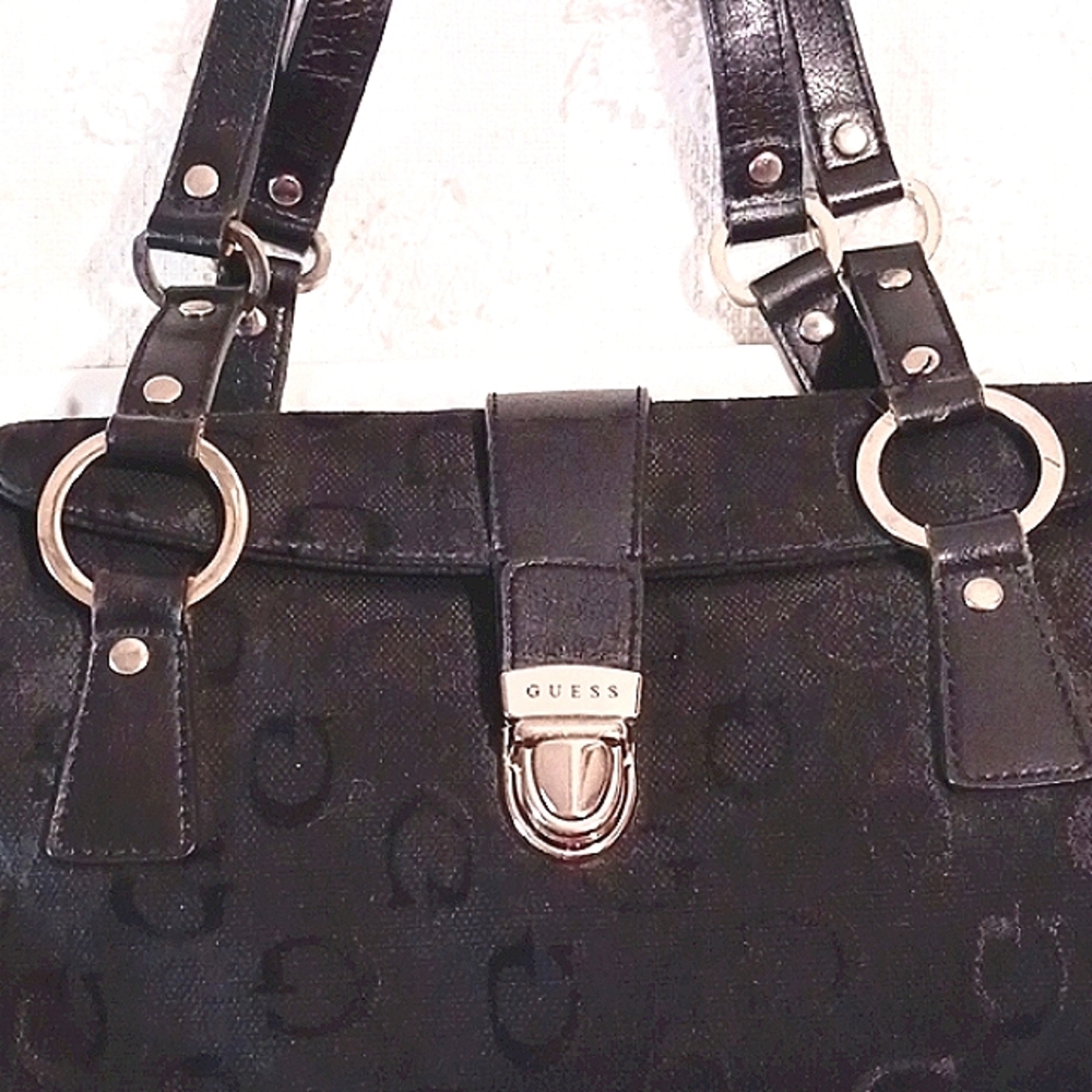 👑 GUESS Unique Vintage Logo Design Handbag 👜 ⚜️👜⚜️